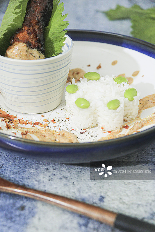 味增蒜香烤鸡图片素材