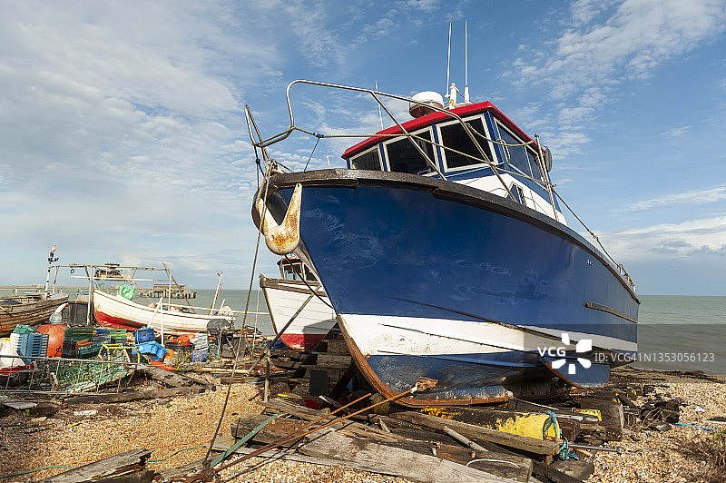 英国肯特郡迪尔，2021年10月4日。迪尔海滩上的渔船。图片素材