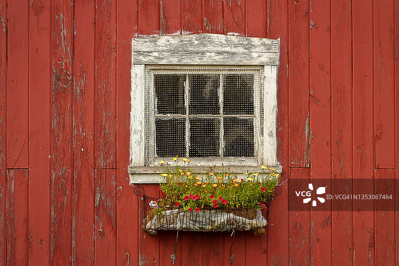 农舍里的纱窗图片素材