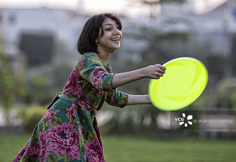 扔飞盘图片素材