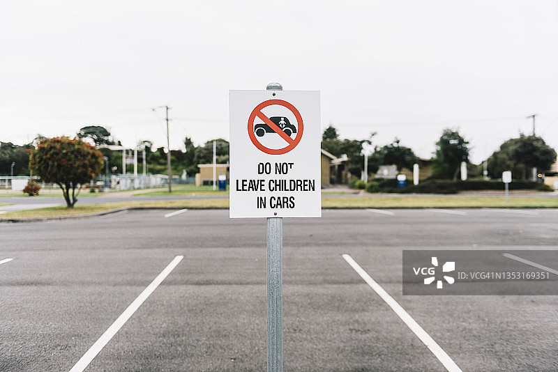 请勿将儿童留在车内标志图片素材