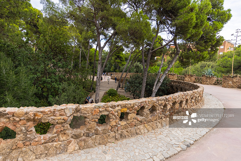 奎尔公园：安东尼·高迪的建筑特色图片素材