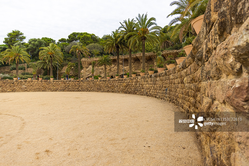 奎尔公园：安东尼·高迪的建筑特色图片素材