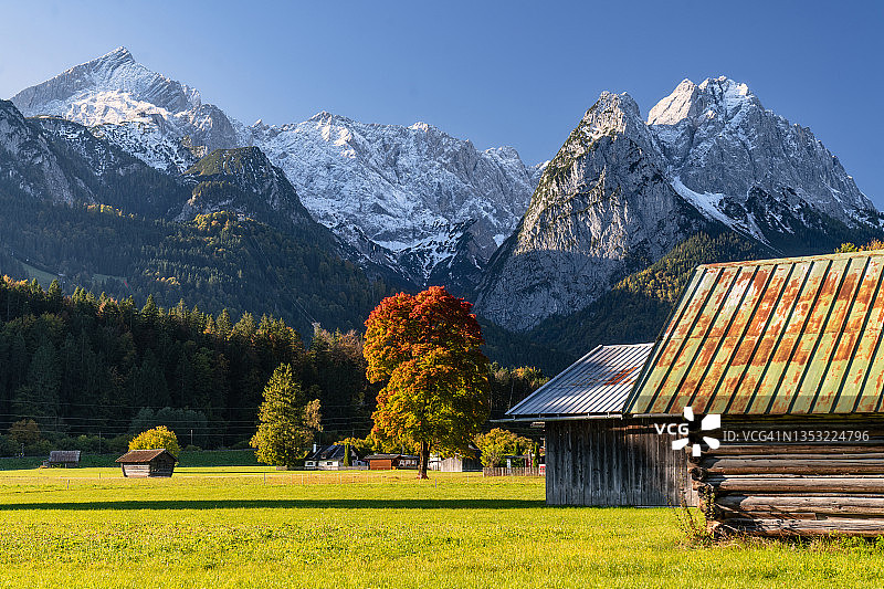 秋季的巴伐利亚阿尔卑斯山，德国，欧洲图片素材