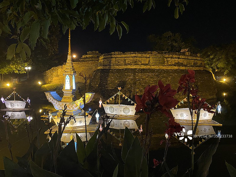 泰式水灯之美（纸制，含泰国传统图案）图片素材