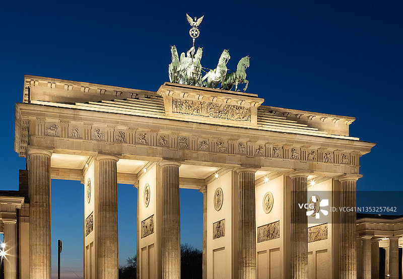 蓝色时刻的勃兰登堡门（德国柏林）图片素材