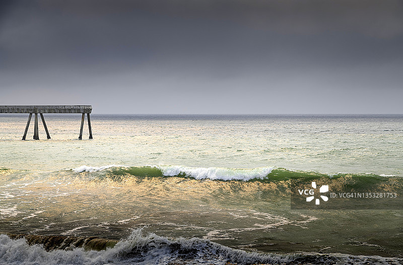 渔 Wharf and 碰撞波图片素材