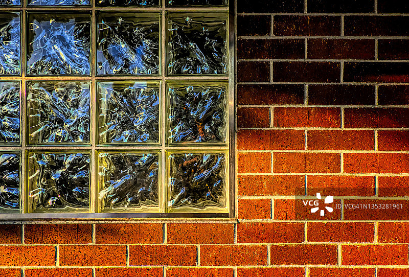砖墙与玻璃石窗户细节图片素材