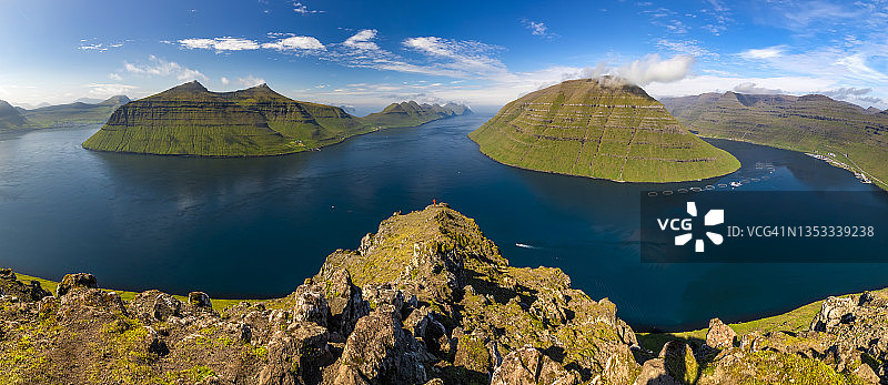法罗群岛卡拉克斯维克：卡拉库尔山峡湾全景图片素材