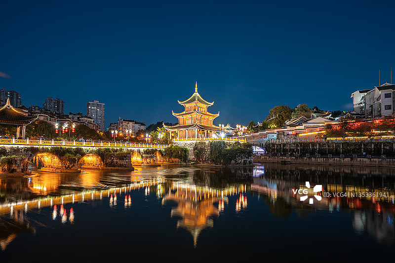 夜晚的甲秀楼图片素材