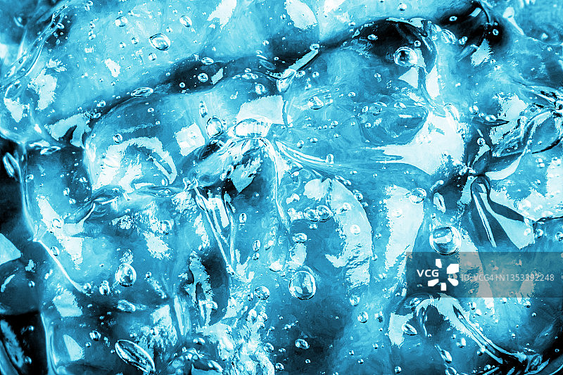 涂抹的带气泡的透明蓝黑色凝胶质地，男士卫生用品、洗发水、面部精华液图片素材