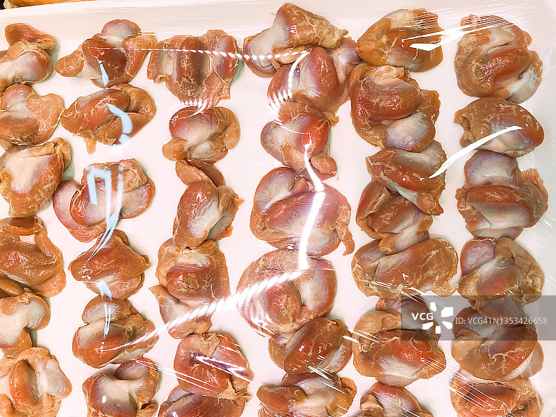 超市里的生鸡肉图片素材