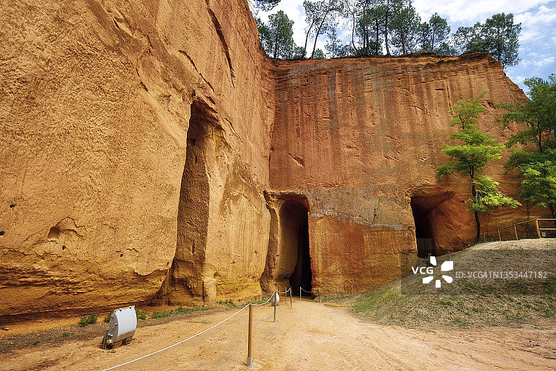 鲁西荣岩洞图片素材