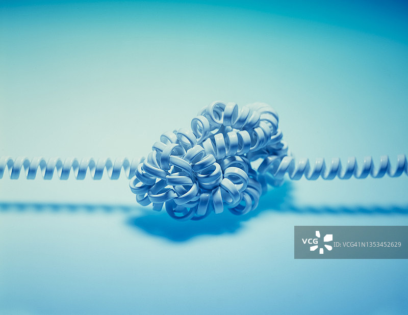 缠绕的电话线图片素材