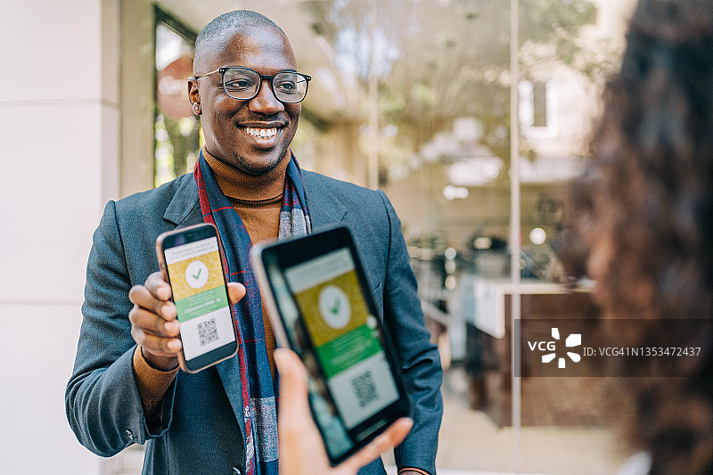 新冠疫苗接种的国际电子证书图片素材