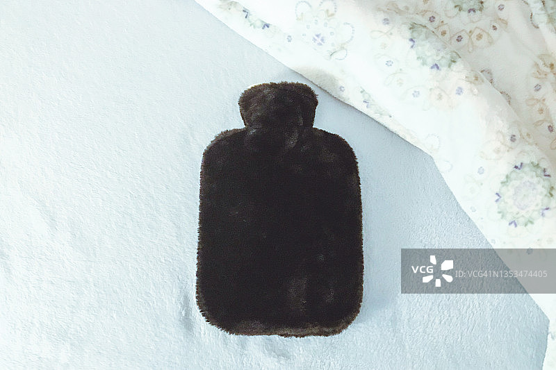 带黑色软布套的热水袋图片素材