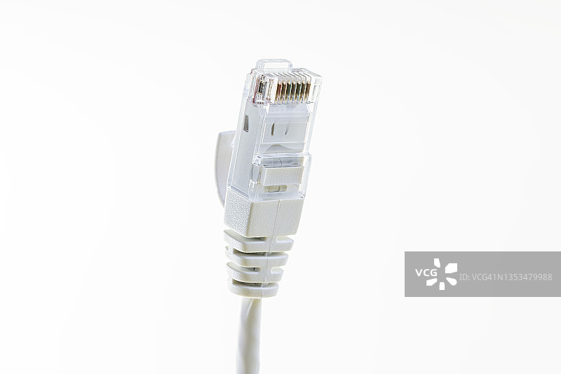 白色背景上的白色以太网线缆图片素材
