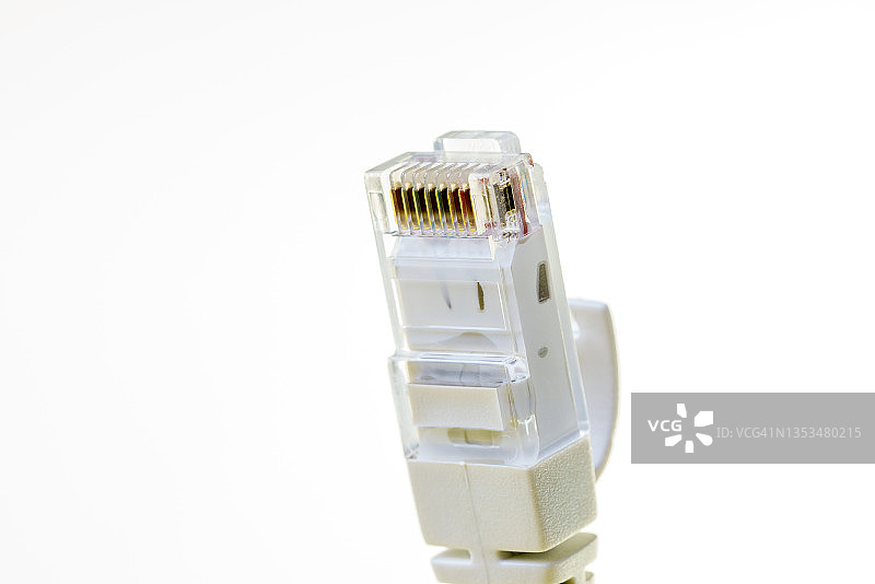 白色背景上的白色以太网线缆图片素材