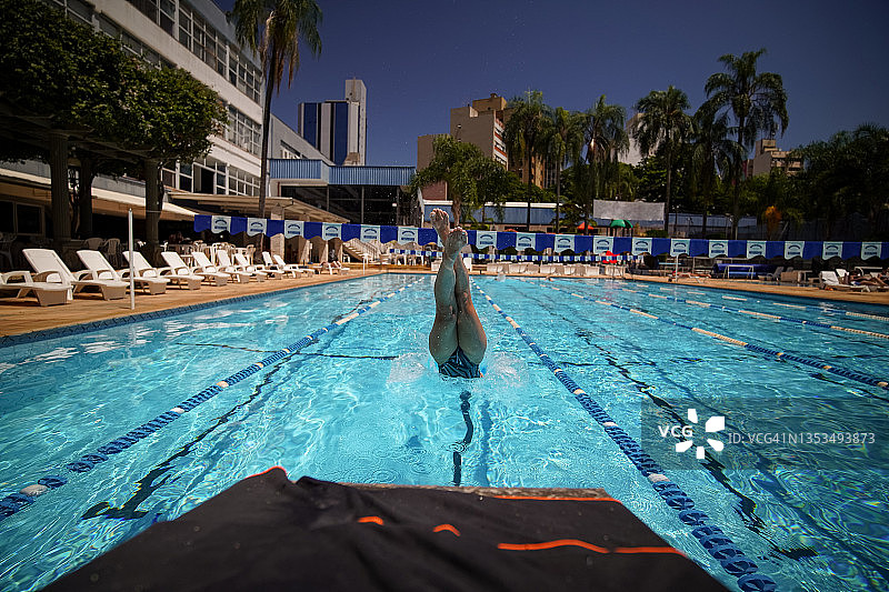 泳池游泳图片素材