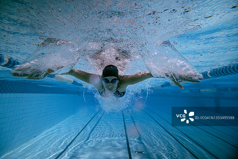 泳池游泳图片素材