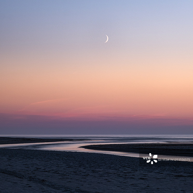 丹麦里伯郡亨纳海滩日落图片素材