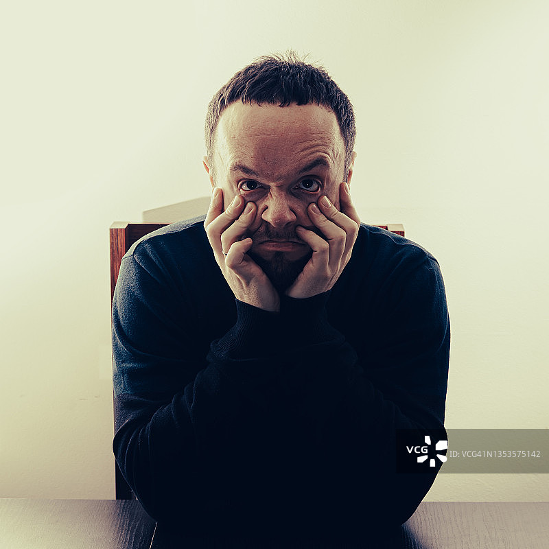 沮丧的男人肖像图片素材