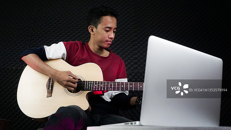 原声吉他在线课程图片素材