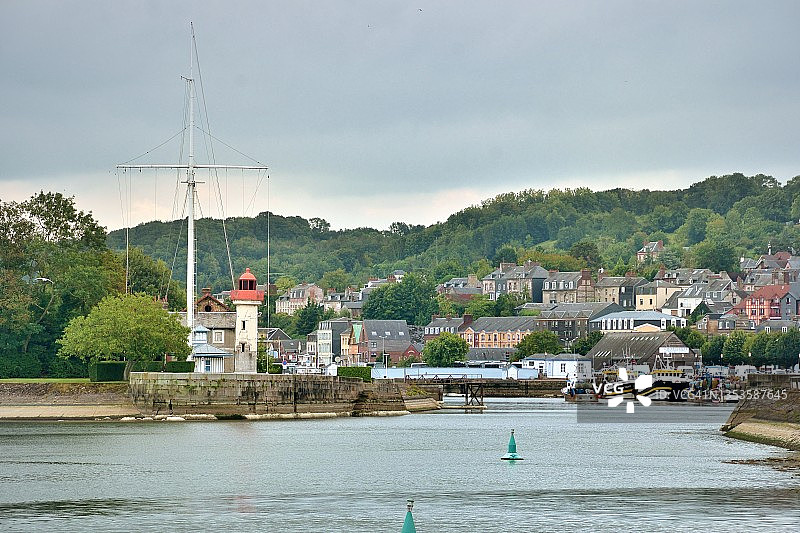 翁弗勒尔东码头的灯塔图片素材