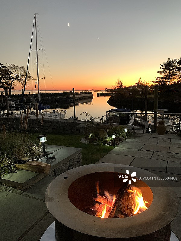 日落时的火坑图片素材