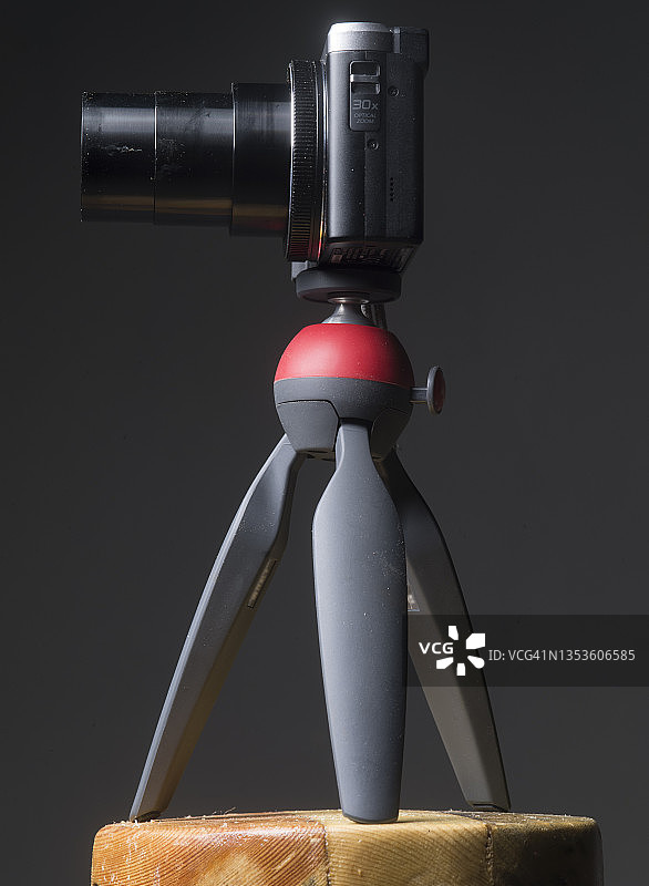 带超广角相机的迷你三脚架图片素材