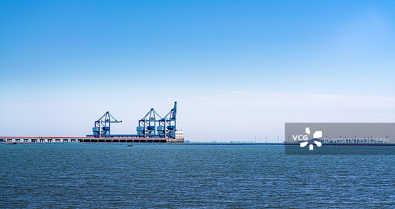 海上商业码头图片素材