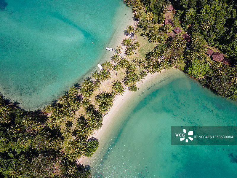 泰国美丽的沙滩，象岛附近阁南岛的鸟瞰图，达叻图片素材