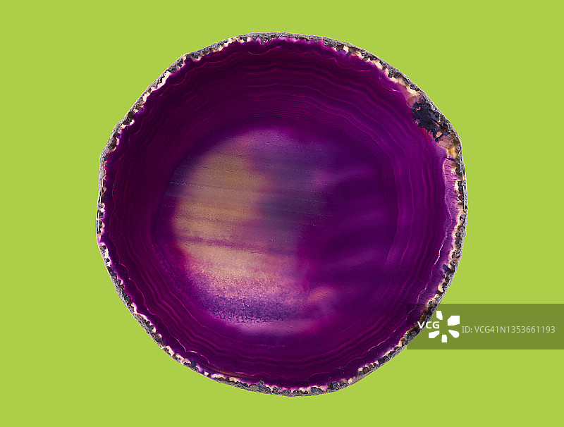 半透明水晶表面特写，天然抽象结构矿石切片。图片素材