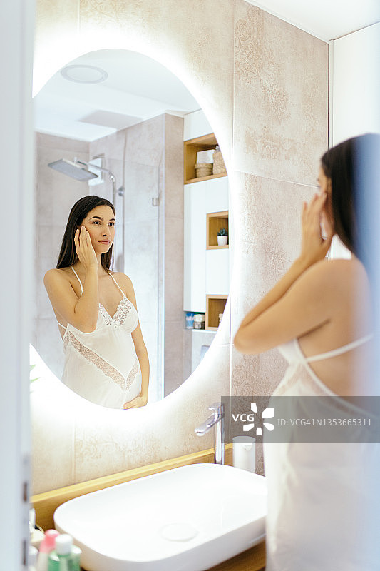 年轻孕妇图片素材