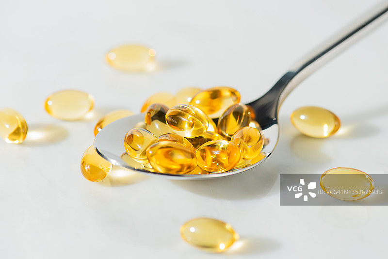 食物补充剂Omega 3与维生素D图片素材