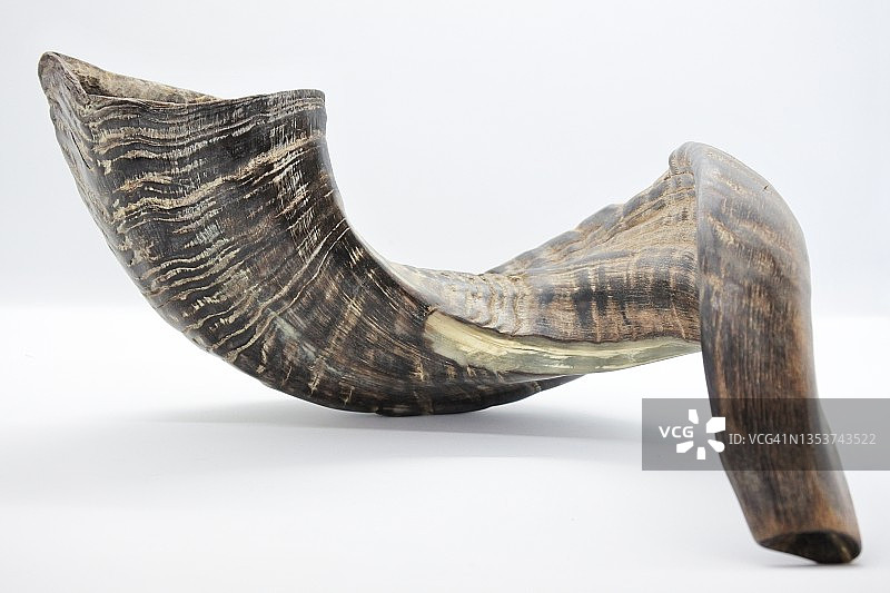 白色背景上的羊角号图片素材