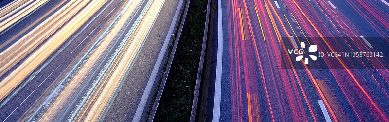 车辆灯光和轨迹的特写图片素材