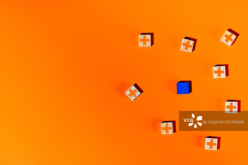 群体免疫概念（加号和木块表示）图片素材