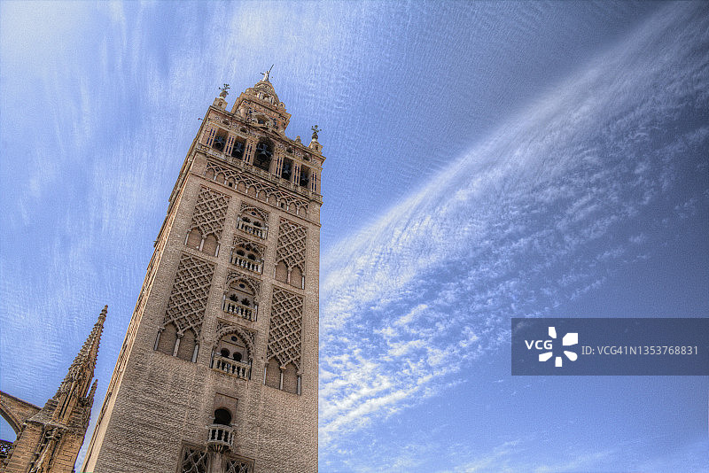 吉拉尔达塔和天空图片素材