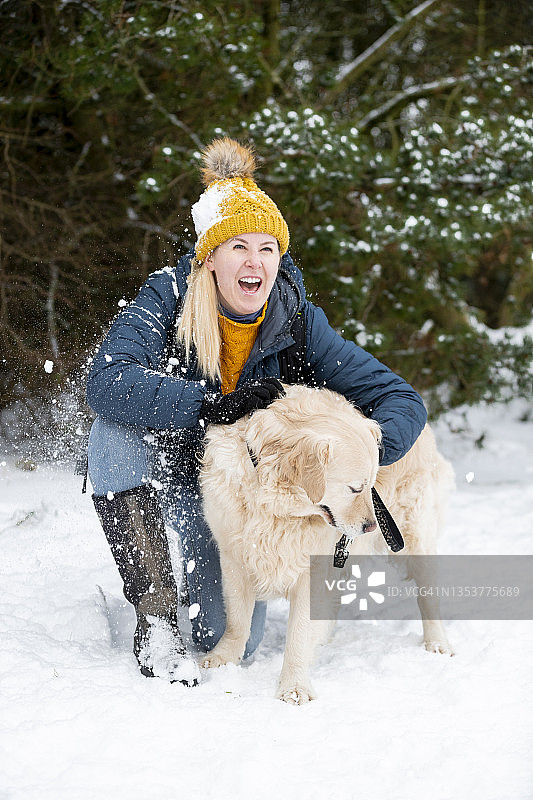 享受雪景图片素材