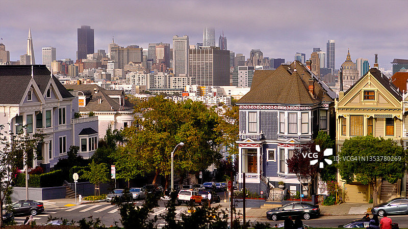 彩绘女郎和旧金山金融区图片素材