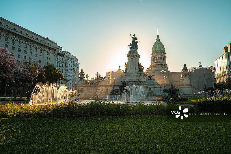 布宜诺斯艾利斯市中心的国会大厦和雕像图片素材