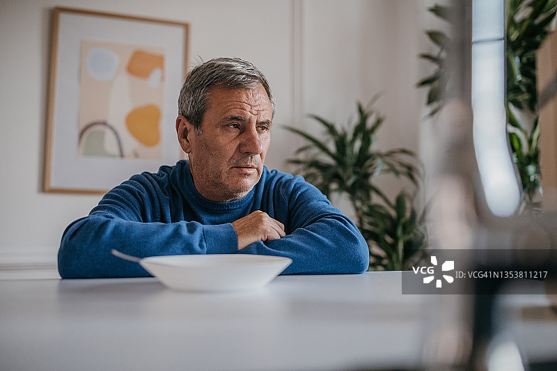 男子没有食欲图片素材