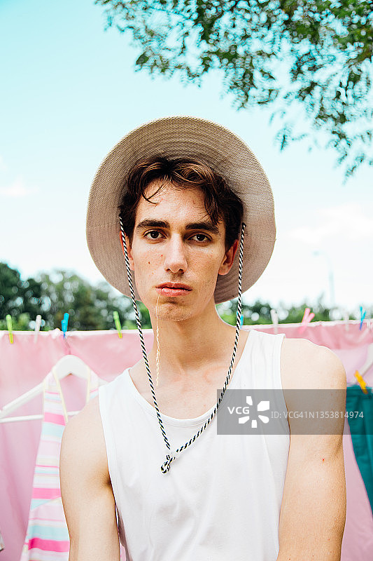 帅气的年轻男模特图片素材