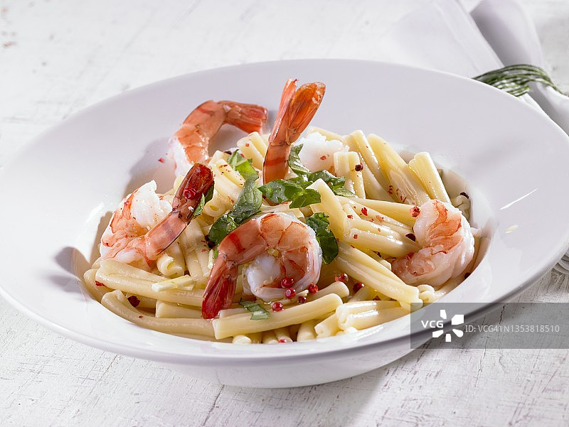 鲜虾粉红胡椒橄榄油意面图片素材