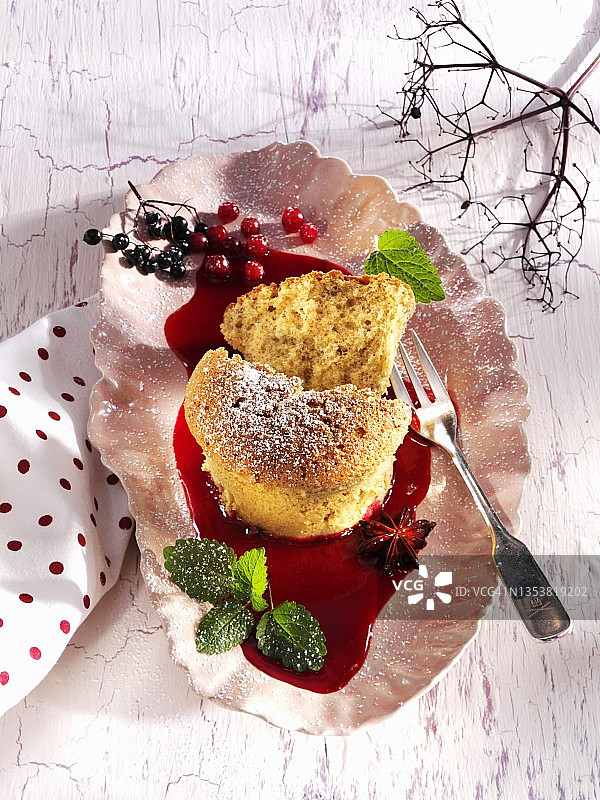 接骨木和越橘酱荞麦饼图片素材