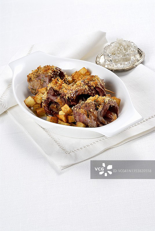 小牛肉心卷配土豆图片素材