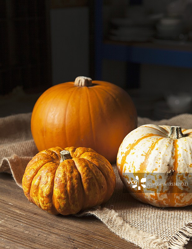 粗麻布上的各种南瓜图片素材