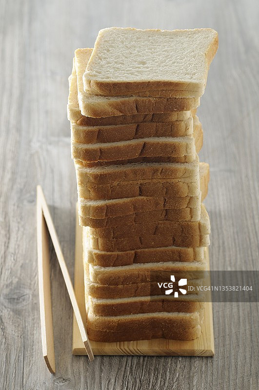 堆叠的吐司片图片素材