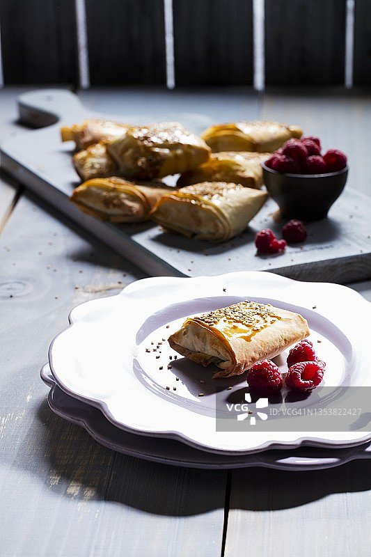 迷你芝麻覆盆子馅卷图片素材